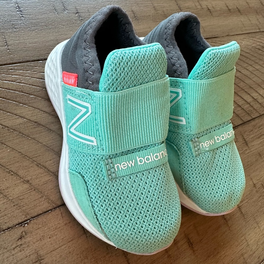 New Balance Sneakers sz: 5